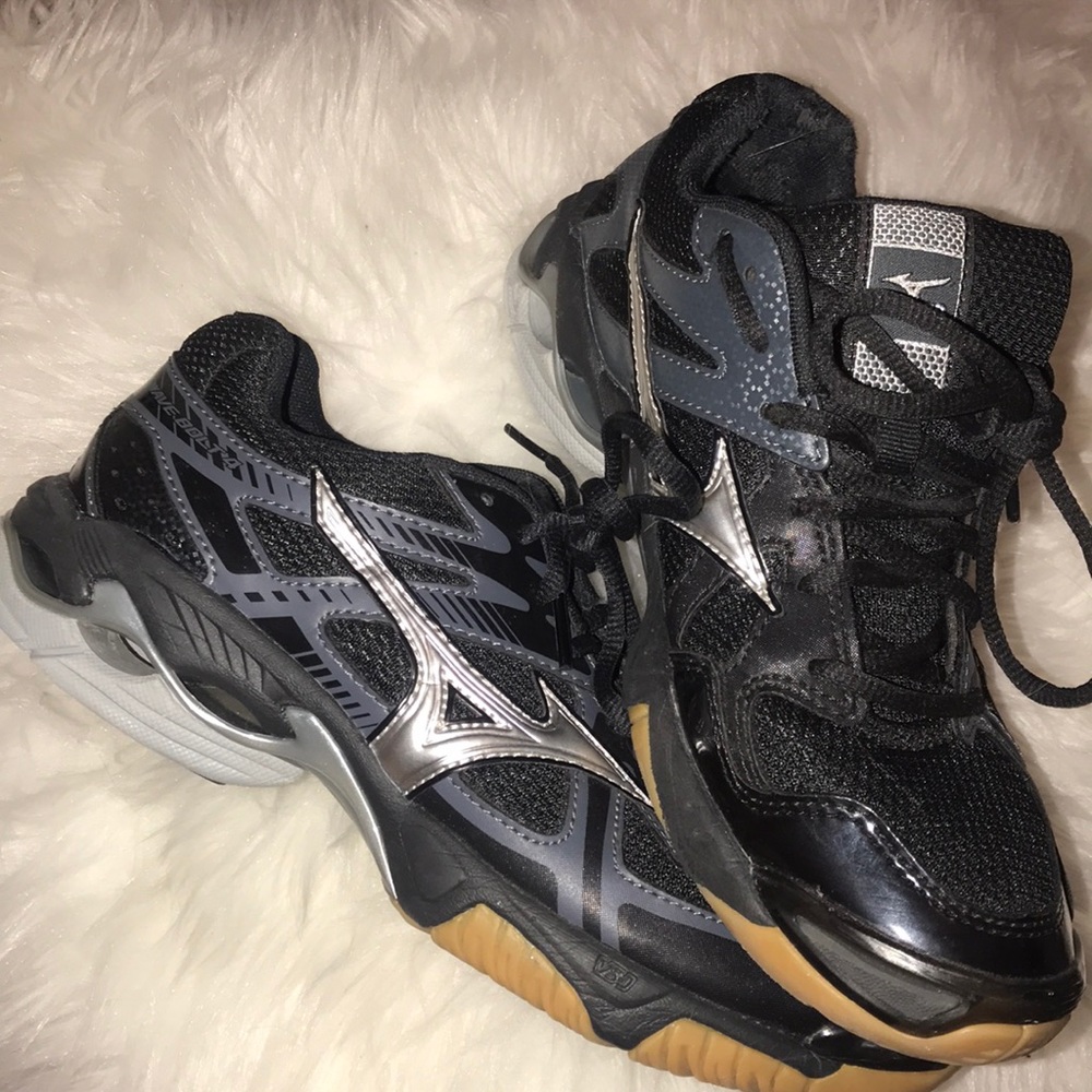 Mizuno tennis shoes